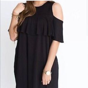 AGNES & DORA Black cold shoulder tunic size Small